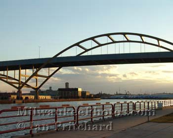 Photograph of Below the Hoan from www.MilwaukeePhotos.com (C) Ian Pritchard